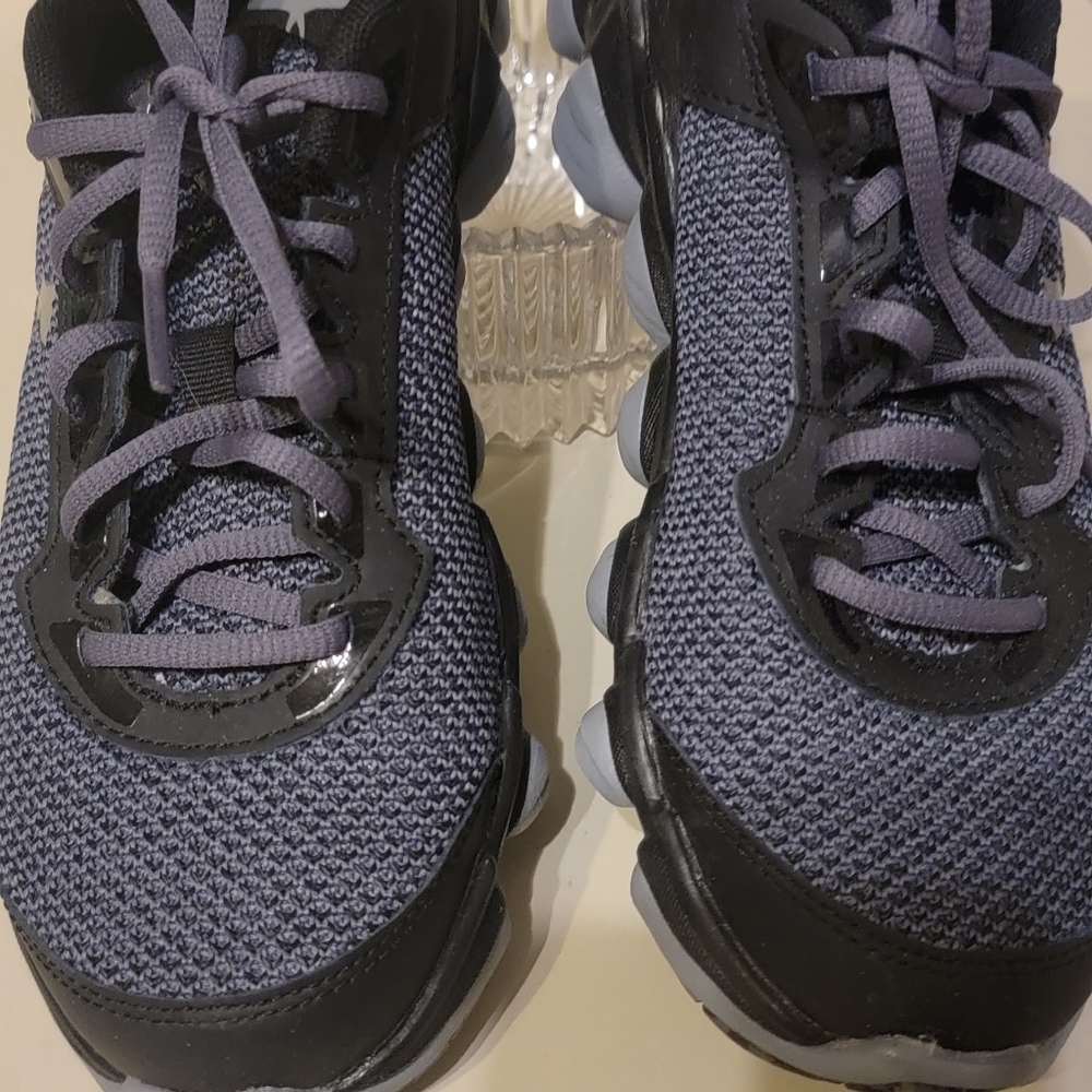 Under Armour boys tennis shoes